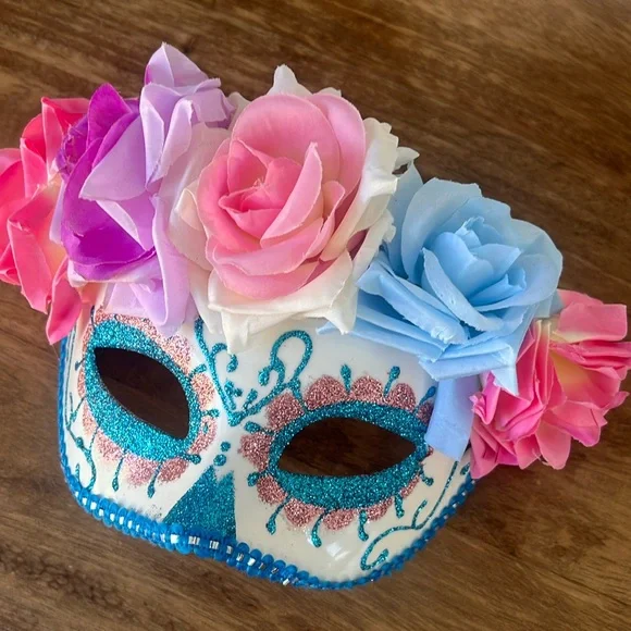 Mask - Picture 1 of 4